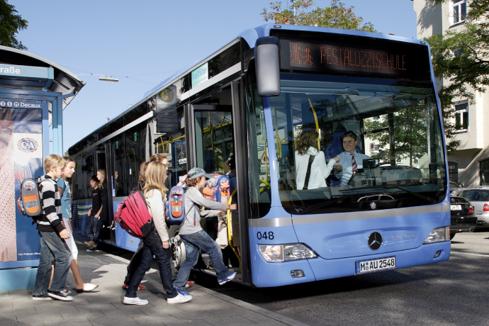 Schulbustraining Mit Omniplus Sicher Zur Schule Mobilekids Fur Verkehrssicherheit Und Nachhaltige Mobilitat